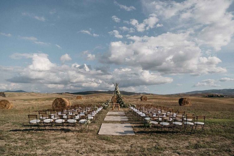 Rustic Wedding with Arch in Tuscany