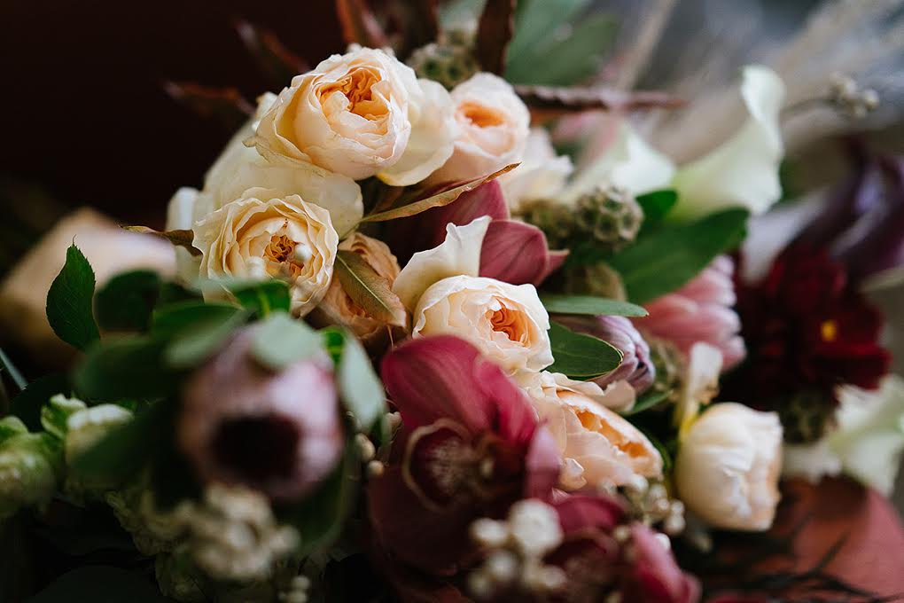 winter-wedding-bouquets