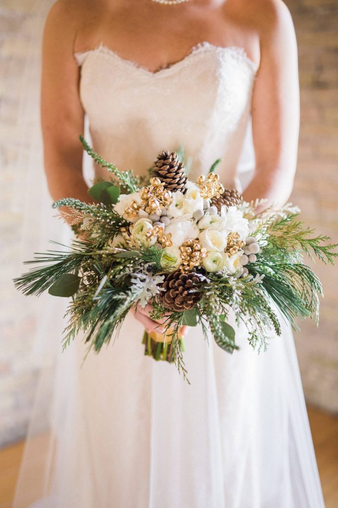 winter-wedding-bouquets-woodsy-greens