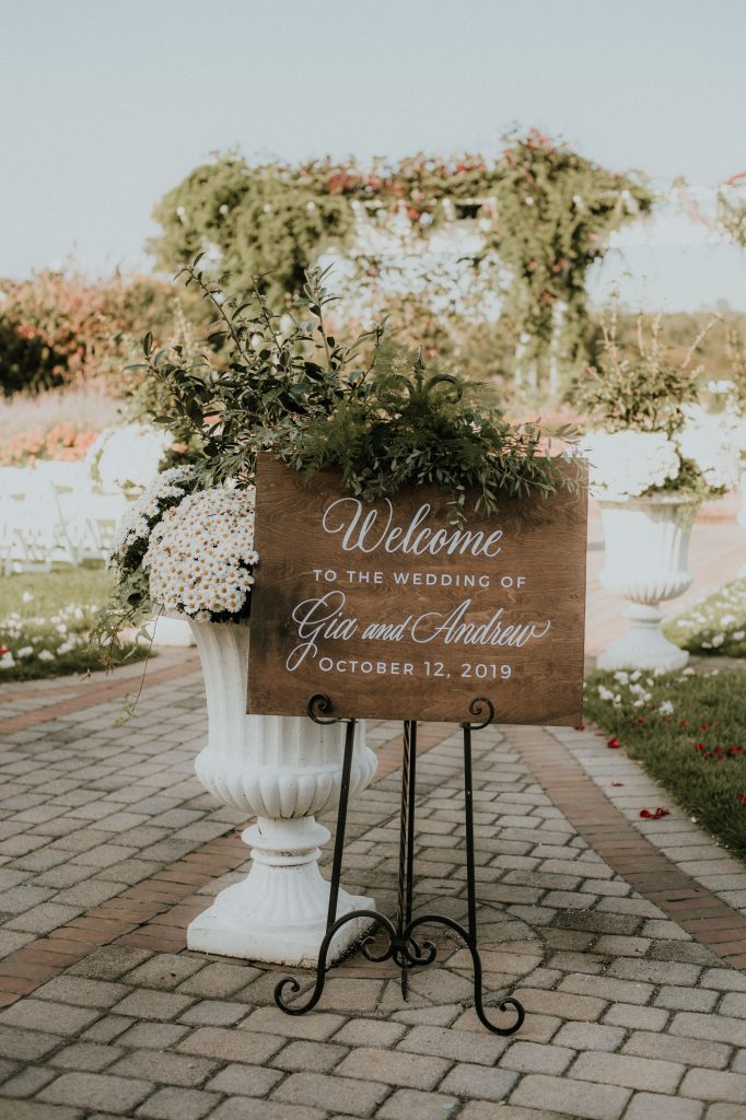garden-style-wedding-wooden-sign