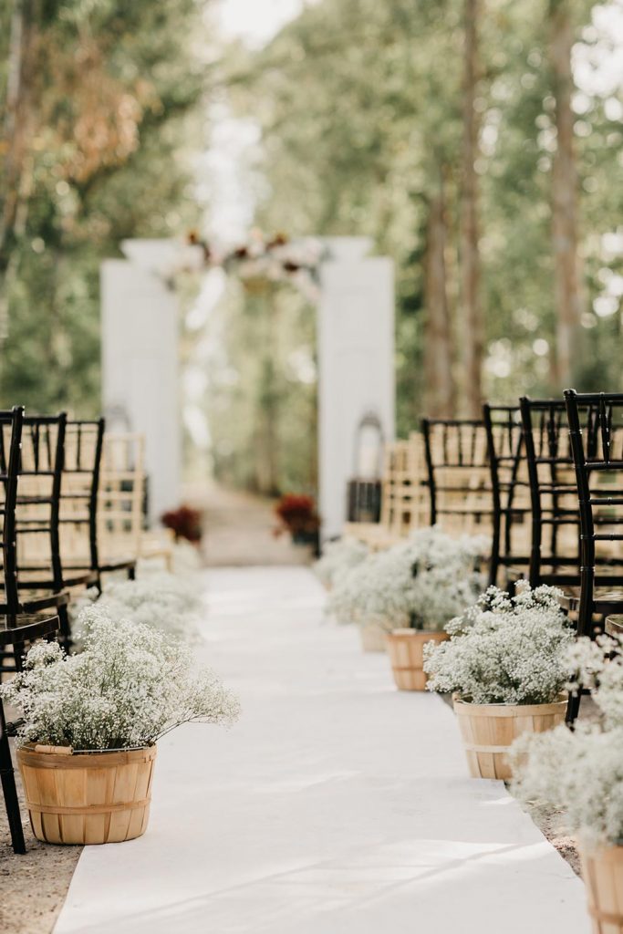 44 Outdoor Wedding Ideas - Decorations for a Fun Outside Spring Wedding
