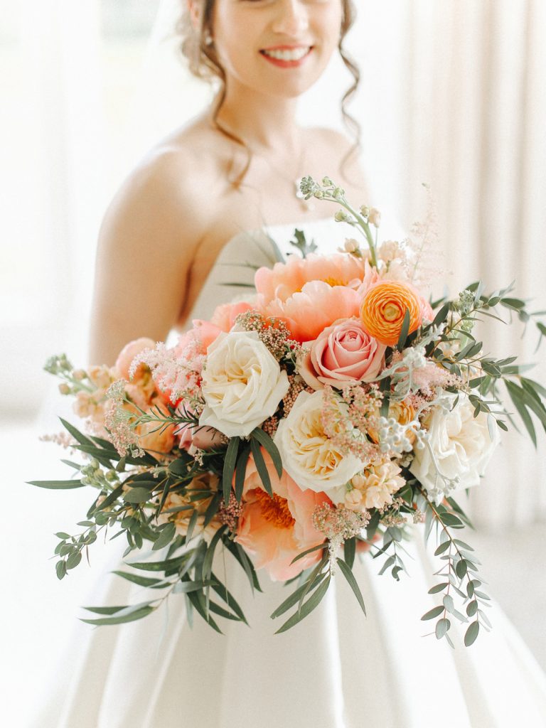 peaches and cream wedding bouquet