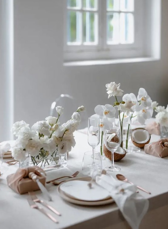 minimal wedding florals